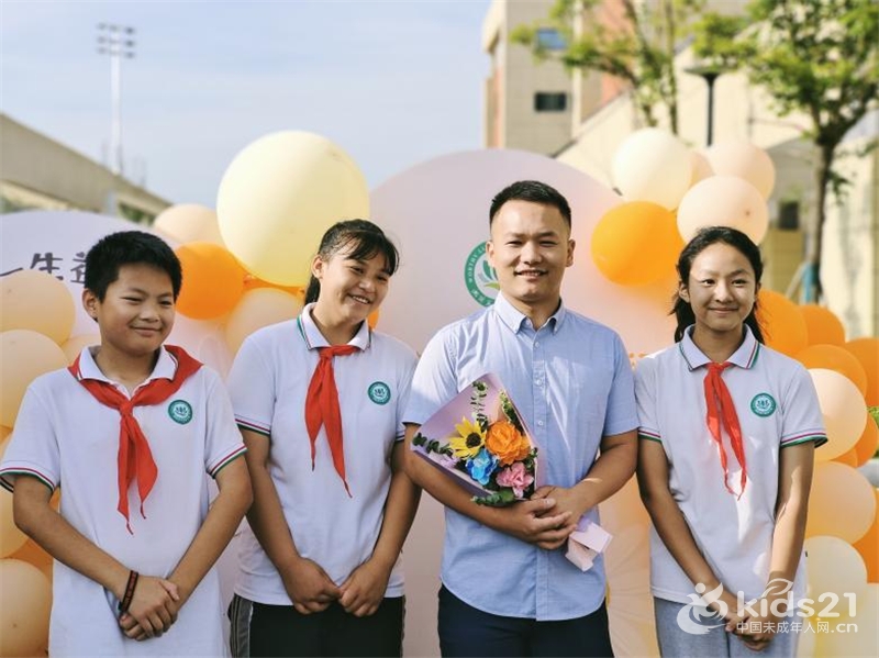 湖南红荷菡萏沐爱同行湘府英才益清小学举行首届班主任节