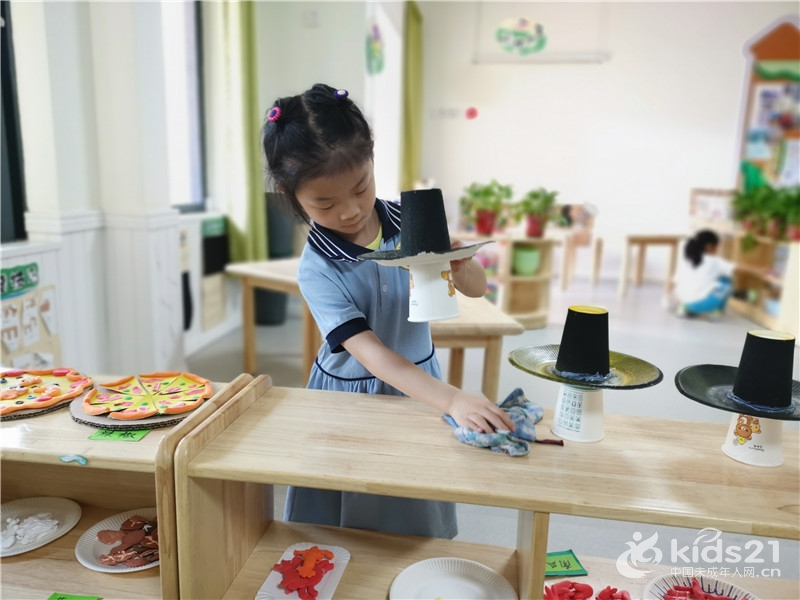 湖南白沙卢浮原著幼儿园开展劳动勤于手美德践于行五一国际劳动节主题