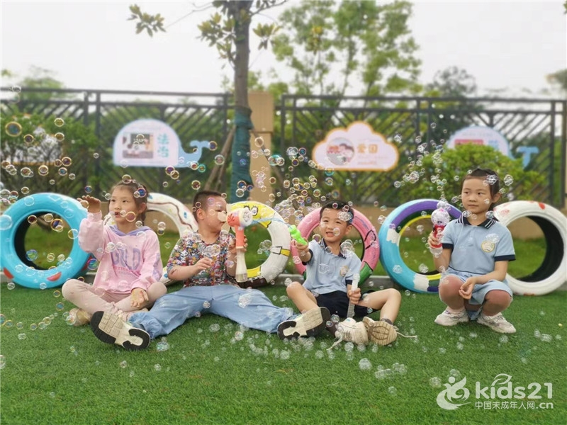 湖南白沙卢浮原著幼儿园六一儿童节与大自然对画